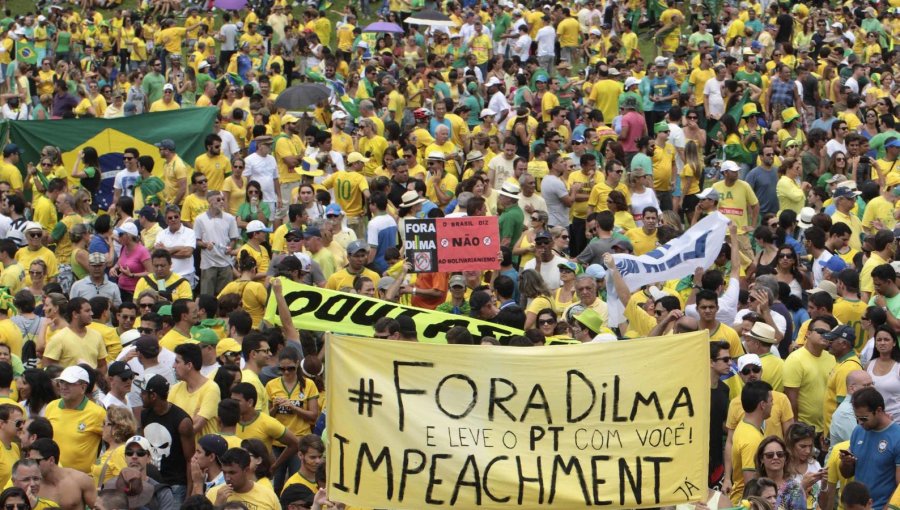 Miles de personas confirman su participación en protestas contra Rousseff