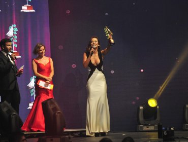 Copihue de Oro 2015: El escote de la noche fue de Jhendelyn Nuñez