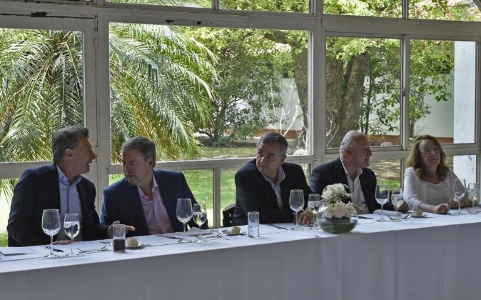 El Gobierno de Macri maniobra para poner en marcha cambios en la economía