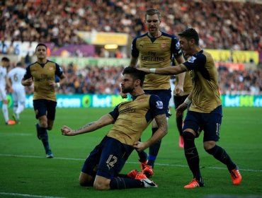 Arsenal sin Alexis derrotó al Aston Villa y es líder de la Premier League