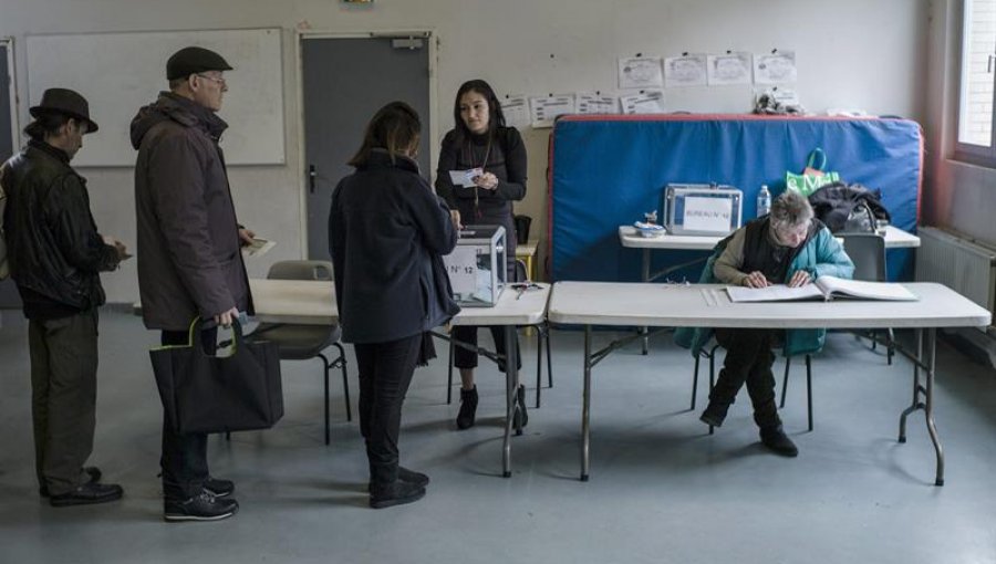 Abren los colegios electorales en la segunda vuelta de las regionales galas