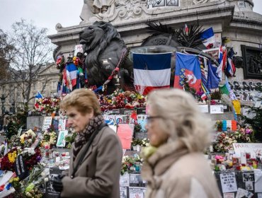 Francia recuerda los atentados de París un mes después de la masacre