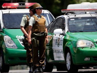 900 carabineros vigilan barrios comerciales y el exterior de malls en Santiago