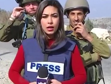 Soldados Israelíes 'trolean' a una periodista Palestina