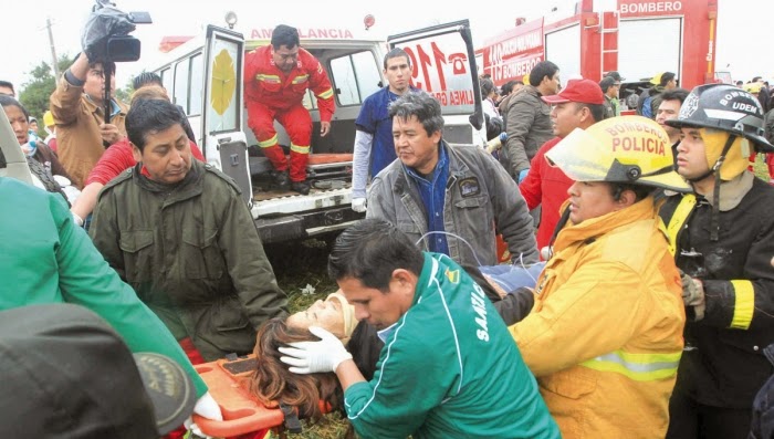 Al menos 10 muertos y 18 heridos en accidente de tránsito en oeste de Bolivia