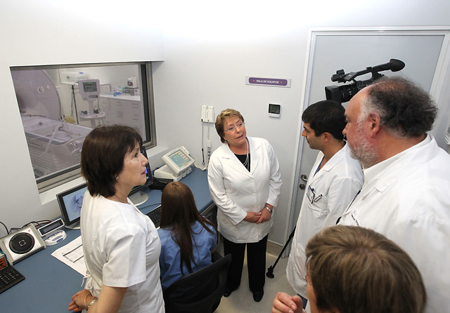 Presidenta Bachelet destaca avances en salud “paso a paso”