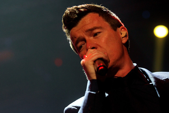 Rick Astley confirma dos conciertos en Chile tras su paso por Festival de Viña