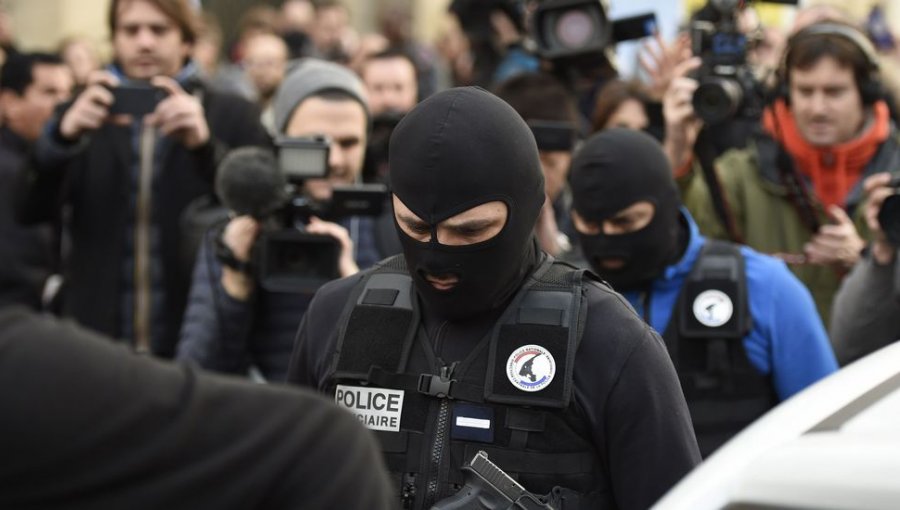 Detenido un hombre por facilitar armas al cerebro de los ataques de París