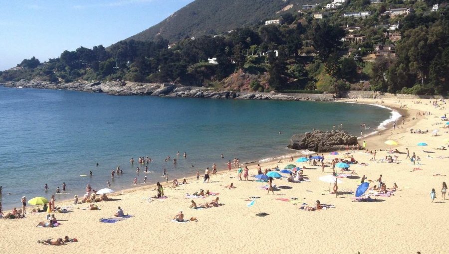 Zapallar da inicio a temporada de playas con más de 30 salvavidas y ambulancias reguardando seguridad de bañistas