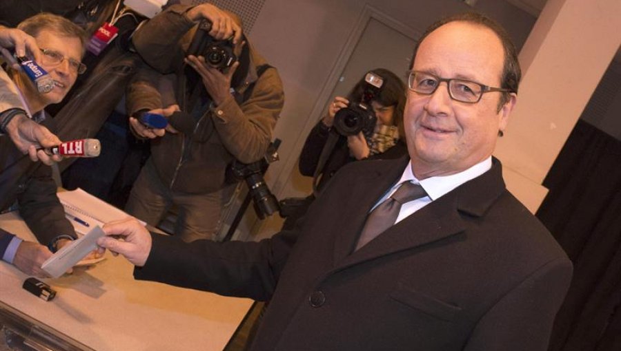 La popularidad de Hollande supera por primera vez a la de Sarkozy