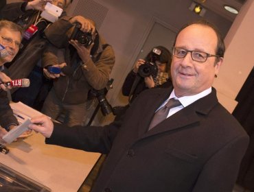 La popularidad de Hollande supera por primera vez a la de Sarkozy