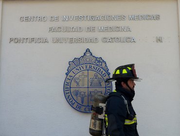 Emergencia química fue controlada por bomberos cerca del Hospital Clínico UC