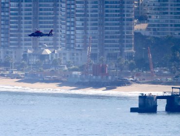 Seco y vivo apareció hombre arrastrado por las olas en Viña del Mar