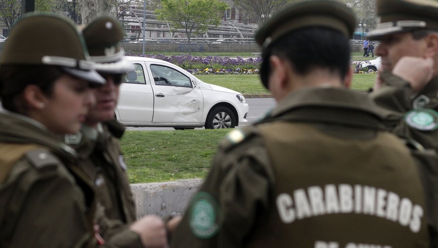 Dos motoristas de Carabineros lesionados por accidente en Vespucio Norte