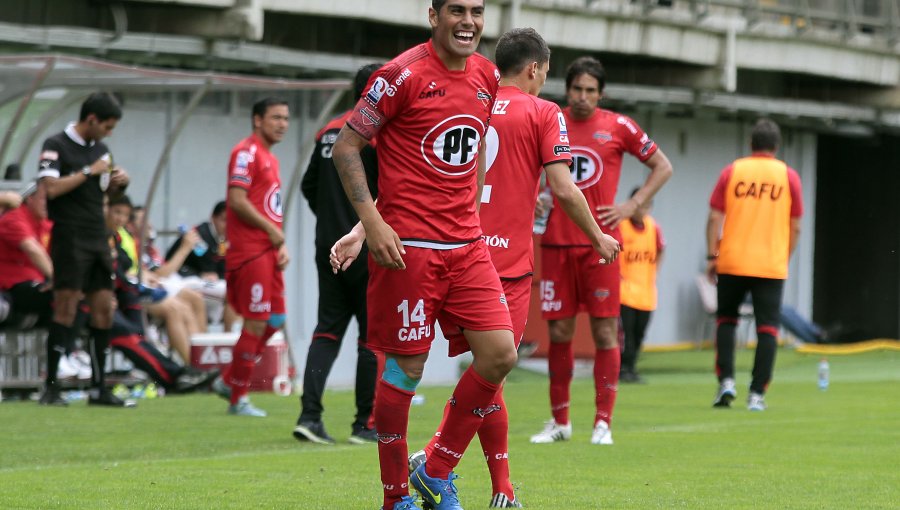 Sebastián Varas desechó opción de México y se queda en Ñublense