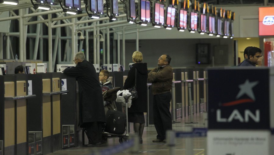 LAN cancela sus vuelos en diez aeropuertos del país debido al paro de la DGAC