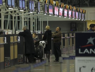 LAN cancela sus vuelos en diez aeropuertos del país debido al paro de la DGAC