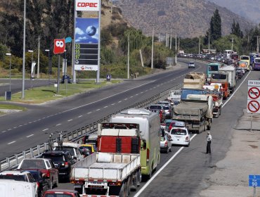 Bus y camión impactan de frente en Ruta 5 Norte