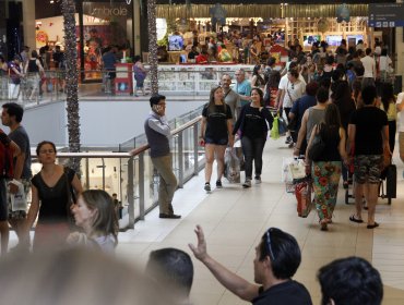 Familias gastarán unos $245.000 en regalos navideños este año, según estudio