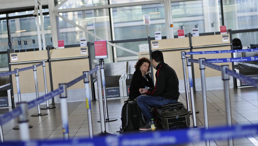 Aeropuertos de Iquique y Antofagasta dejan de estar operativos y se suman a paro