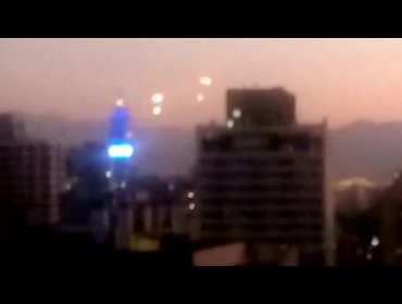 Captan avistamiento de extrañas luces sobrevolando el cielo de Santiago