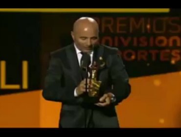 Jorge Sampaoli recibió el premio al mejor entrenador del año 2015