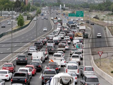 Un muerto y dos heridos grave tras choque en la autopista Costanera Norte