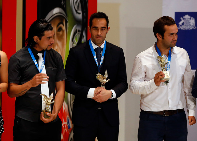 Claudio Bravo se quedó con el premio al Mejor de los Mejores del 2015