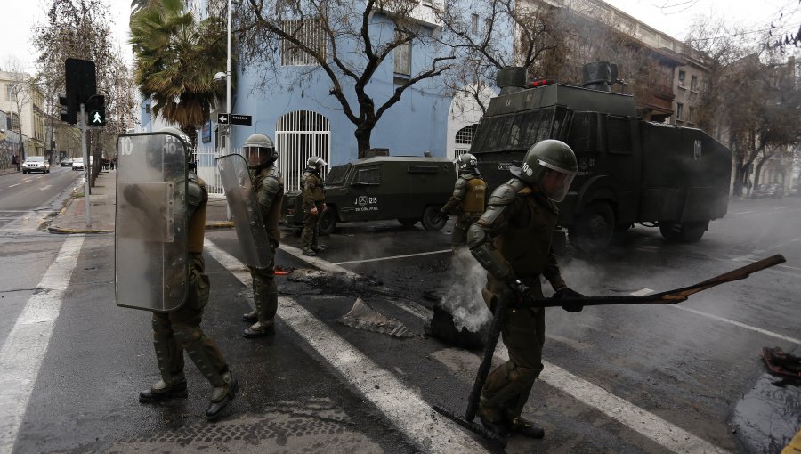 Detienen a dos personas tras protestas en las afueras de la UTEM