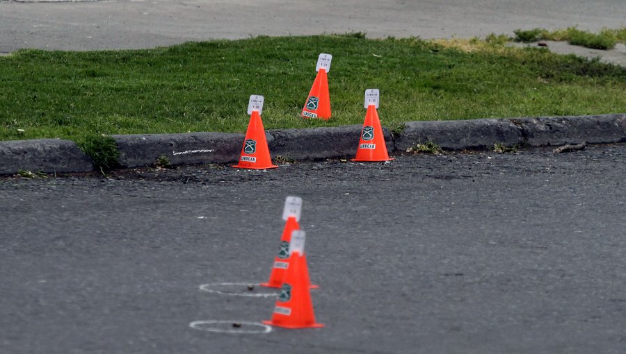 Carabineros enfrenta a ladrones de autos y uniformado resulta herido