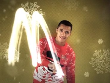 Alexis Sánchez deseó una Feliz Navidad a todos los fanáticos del Arsenal con un particular video realizado junto a sus compañeros.