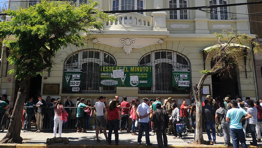 Socios de Wanderers mantendrán la toma de la sede de manera indefinida