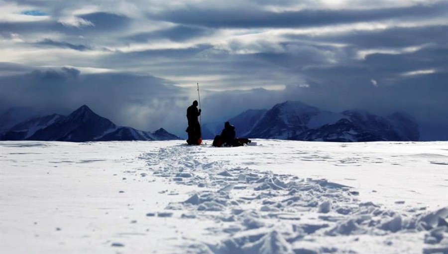 Antártica Chilena: Científicos exploran riesgo colapso en la mayor plataforma de hielo del mundo