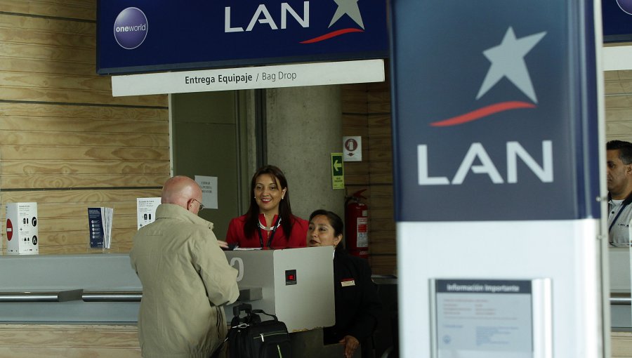 Cámara ordena a Lan anular acumulación de millas en viajes oficiales