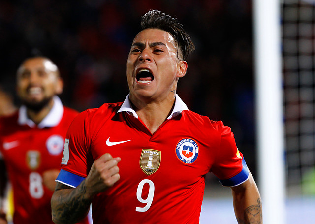 Eduardo Vargas: "Creo que Sampaoli continuará en la 'Roja'"