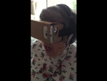 Abuelita usa lentes de realidad virtual y tiene una enloquecida reacción