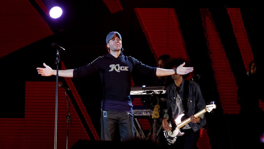 Promotores de show de Enrique Iglesias piden perdón por "experiencia negativa"