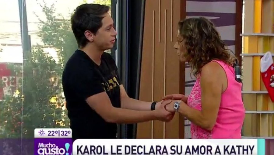 Karol Dance le declara su amor a Kathy Salosny