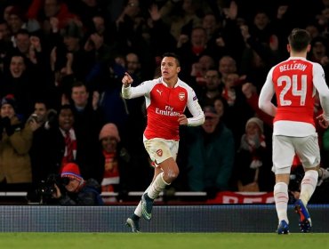 Sánchez estaría convenciendo a Wenger para fichar a "Chicharito" Hernández