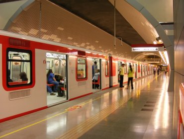 Metro refuerza servicio y extiende horario en Línea 1 hasta las 02:00