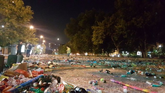 Centro de Santiago convertido en basural tras fiesta de Año Nuevo