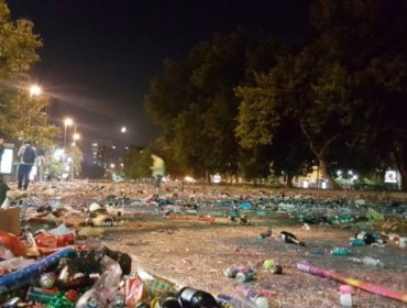 Centro de Santiago convertido en basural tras fiesta de Año Nuevo