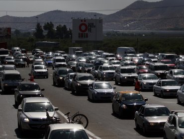 Más de 3.000 vehículos han salido desde Valparaíso rumbo a Santiago este sábado