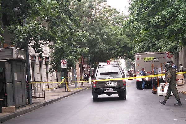 Aviso de Bomba a media cuadra de La Moneda: Evacuaron a 300 personas