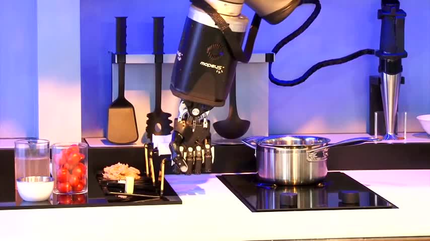 Este es el robot chef que cocina y lava la loza