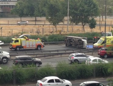 Ruta 5 Norte bloqueada por grave accidente de dos camiones