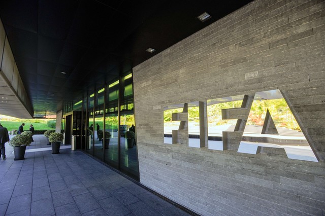 FIFA prolonga la suspensión de su secretario general Jerome Valcke