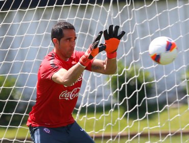 IFFHS ubicó a Claudio Bravo como uno de los tres mejores arqueros del mundo