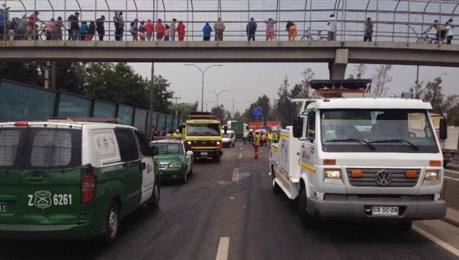 Transito interrumpido por colisión múltiple en Autopista Central