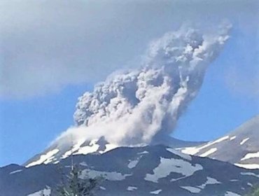 Volcán Nevados de Chillán: Humareda pone en alerta y realizan evacuación voluntaria